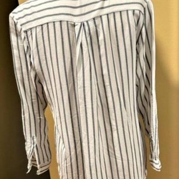 Zara Basic Blue and White Button Up Shirt - Picture 3 of 3